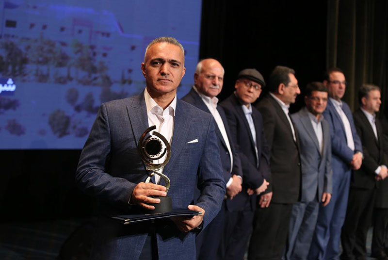 دریافت تندیس طلایی حمایت از حقوق مصرف گنندگان در سال 1403