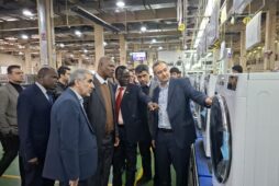 بازدید سفیر کشور نیجر از کارخانه کاسپین گلدیران