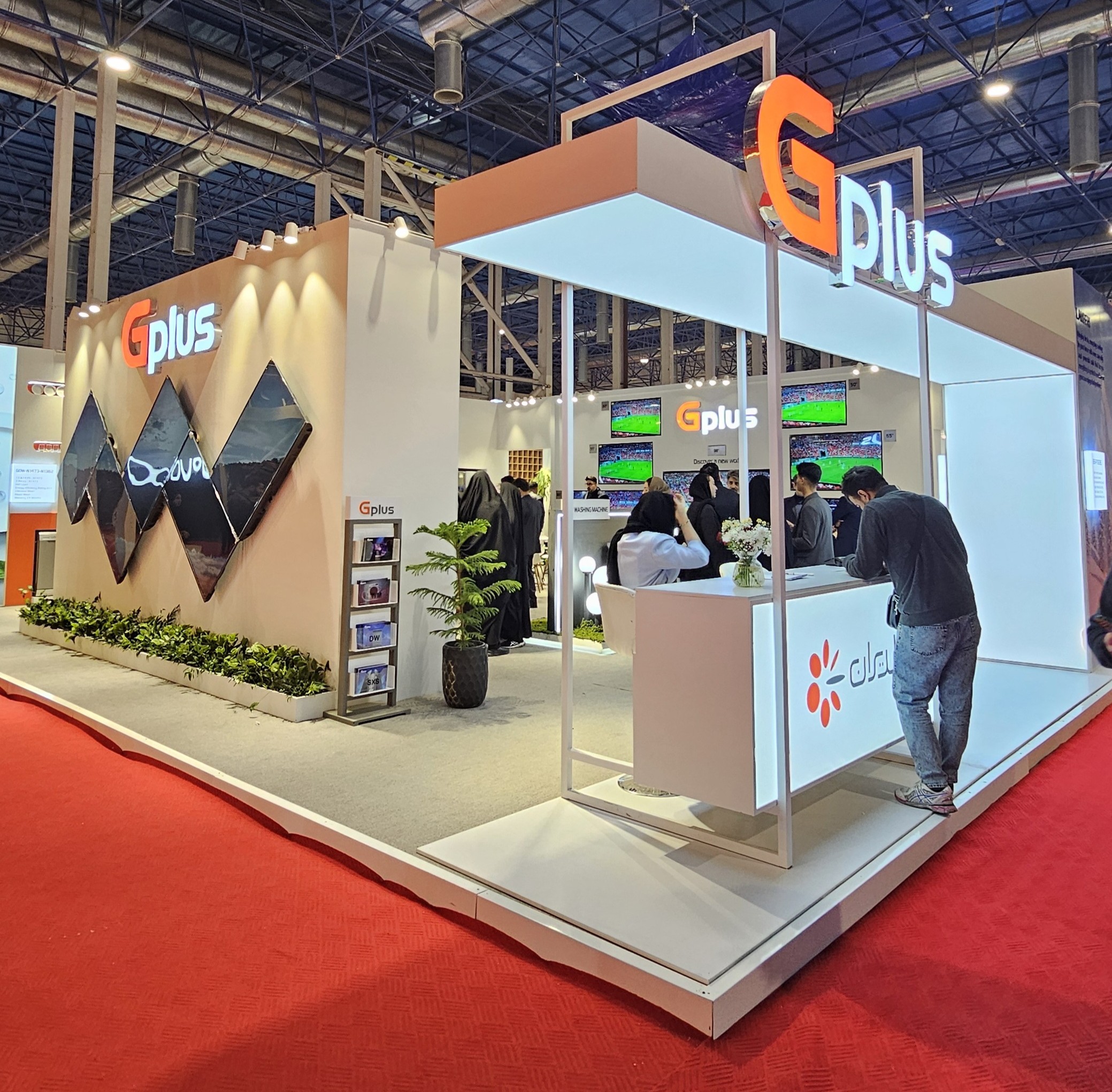 گفت و گوی  میترا مهاجری؛ مدیرمارکتینگ شرکت صنایع گلدیران با خبر فوری در حاشیه نمایشگاه لوازم خانگی مشهد1404