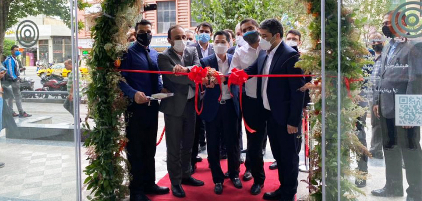 پانزدهمین فروشگاه اختصاصی جی‌پلاس در مجتمع خلیج‌فارس واقع در سه‌راه امین حضور افتتاح شد