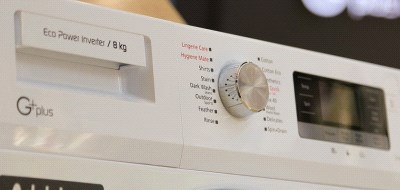 آیا می‌توان از سفیدکننده در ماشین لباسشویی برای از بین بردن لکه‌های لباس استفاده کرد؟